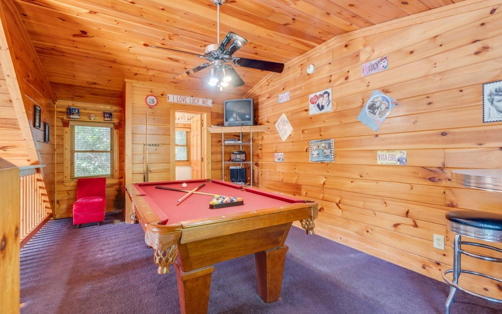 Hugs N Kisses Pool Table Hot Tub Pool Table Community Pool Close To Downtown 개틀린버그 외부 사진