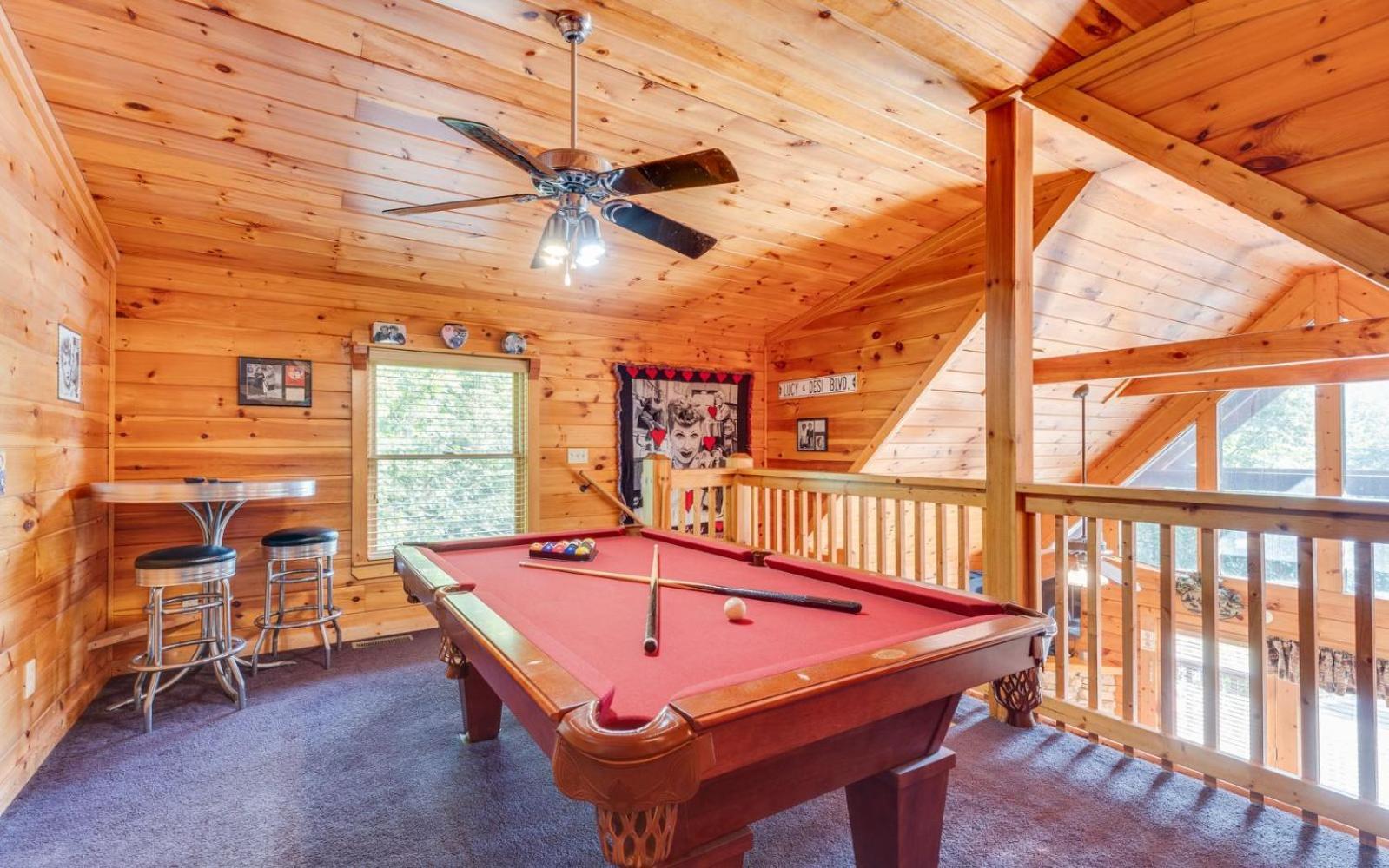 Hugs N Kisses Pool Table Hot Tub Pool Table Community Pool Close To Downtown 개틀린버그 외부 사진